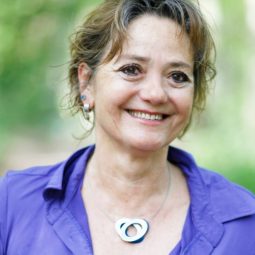 Marion uit Den Haag – Van adviseur naar thrillerauteur met spannend debuut De donor